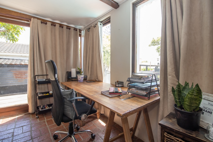 To Let 4 Bedroom Property for Rent in Capri Western Cape